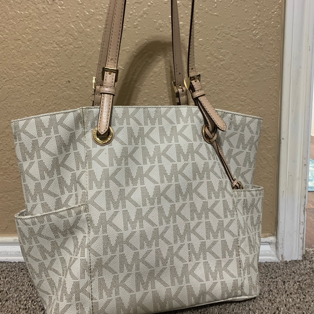 Michael Kors hand bag